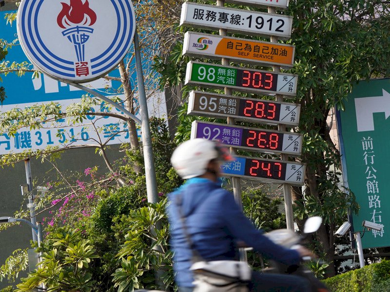 中油汽、柴油9日起各調降6及7角