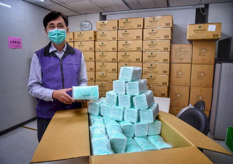 北市釋出20萬片戰備口罩 緩解醫療院所口罩荒