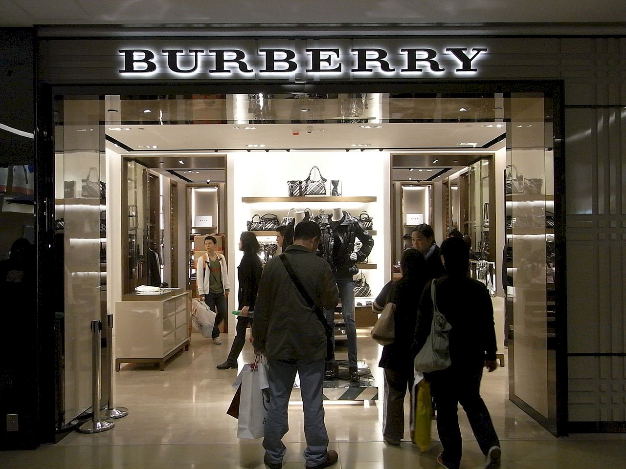 武漢肺炎衝擊／Burberry：新冠病毒傷害奢侈品需求