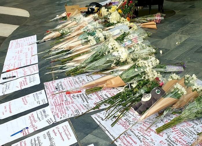 泰國軍人濫射造成29死 事發地點民眾獻花致哀