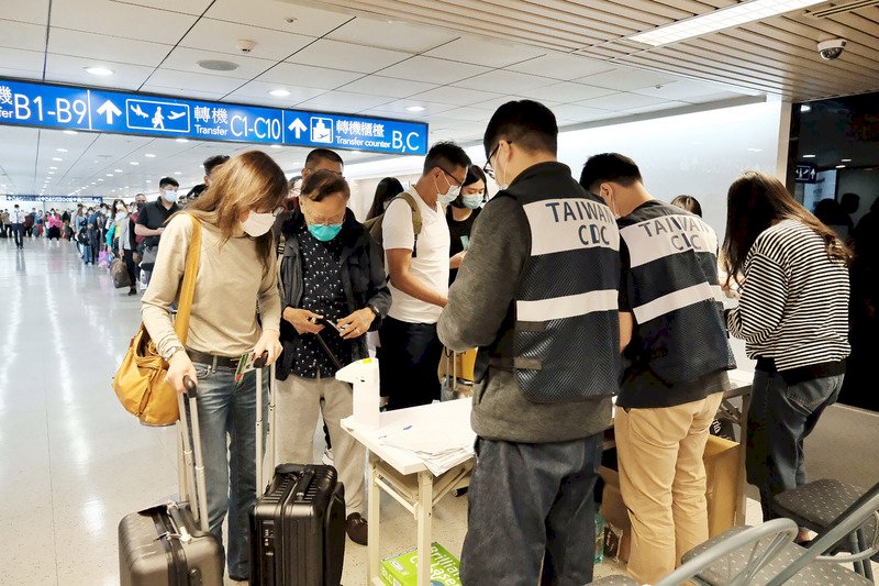 指揮中心：即日起入境旅客皆須填健康聲明書