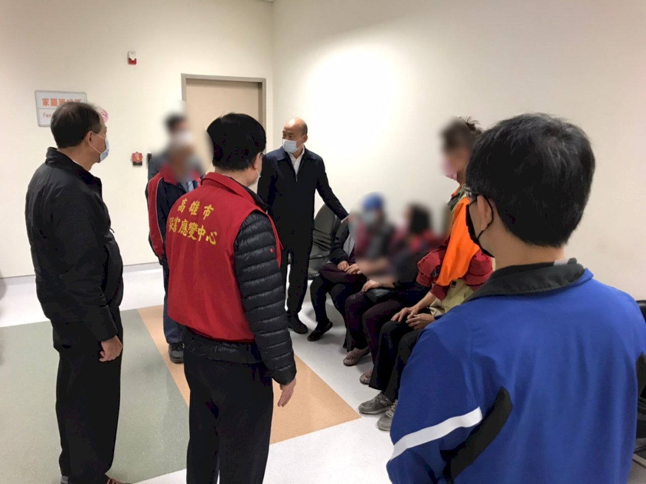 高雄消防隊出勤車禍1死4傷 韓國瑜前往醫院慰問家屬