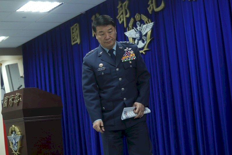 熊厚基卸任空軍司令 提醒戰機中壽期務必強化飛安