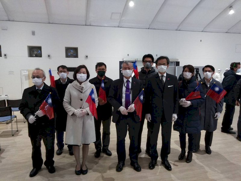 包機旅客願配合返台隔離  謝長廷：感謝