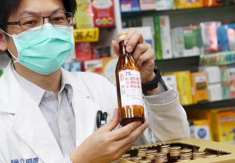「酒精國家隊」靠泡麵、保健食品翻身 年終可領4.4個月