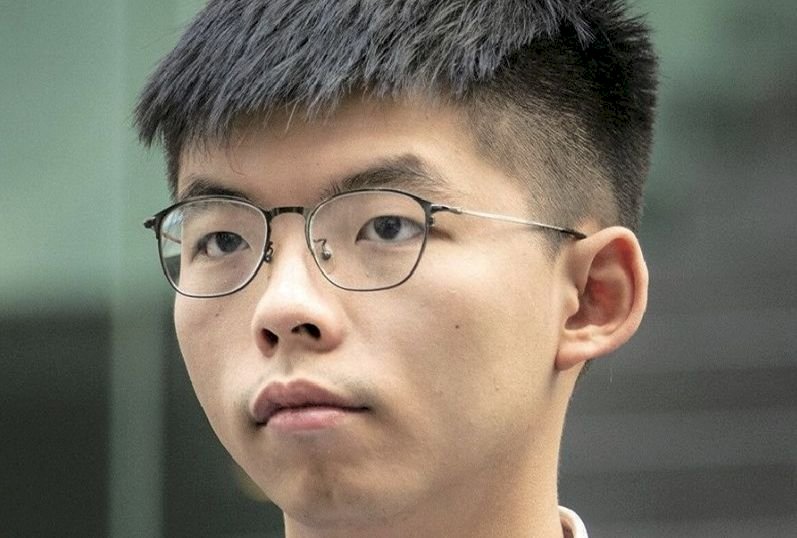 但願在異地跟外國人打招呼時 黃之鋒：能聽到一聲「nei5 hou2」，而不是一句「ni hao」