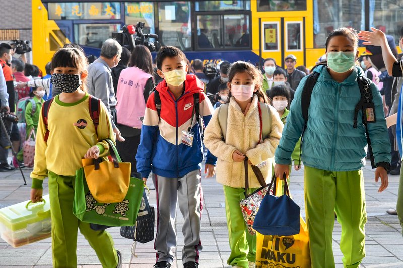 防疫照顧假給薪 財部：雇主可享租稅優惠