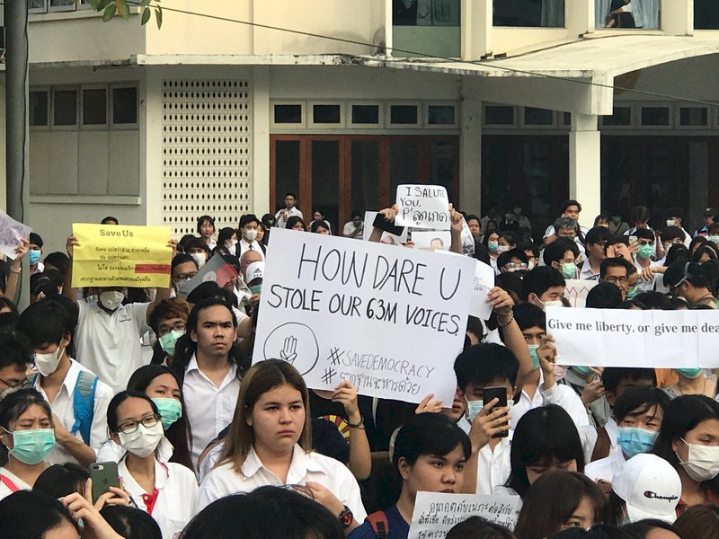 未來前進黨遭解散 泰國大學生抗議浪潮遍地開花