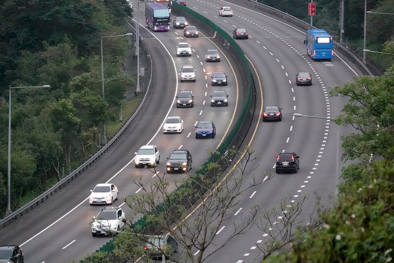 全台三級警戒 端午連假國道取消高乘載管制