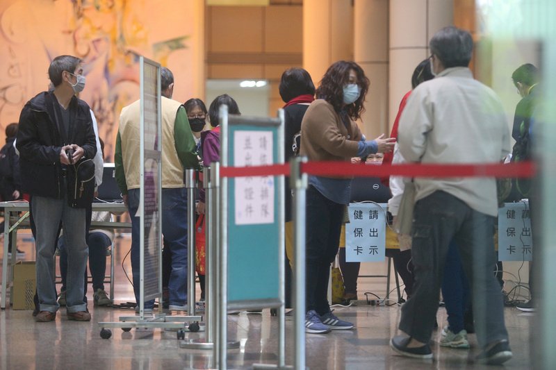 健保17年就醫人數不增反減 平均醫療費暴增95%
