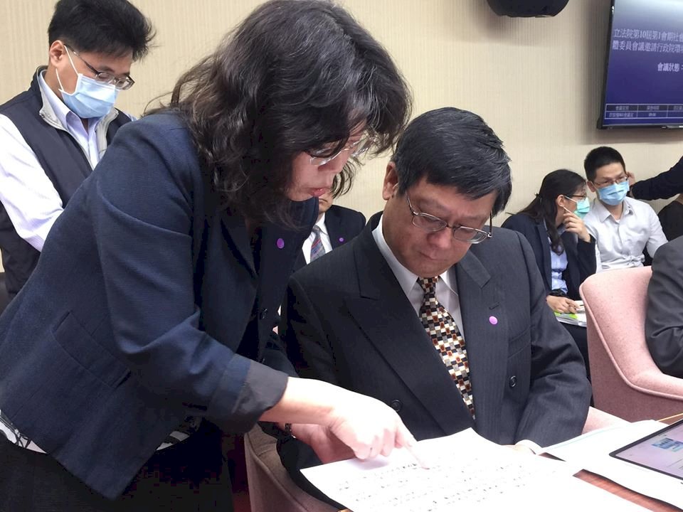 立委促建立診所廢棄物處理指引 環保署允諾一周內提出