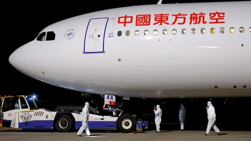192名台人搭東方航空武漢專機  凌晨返台