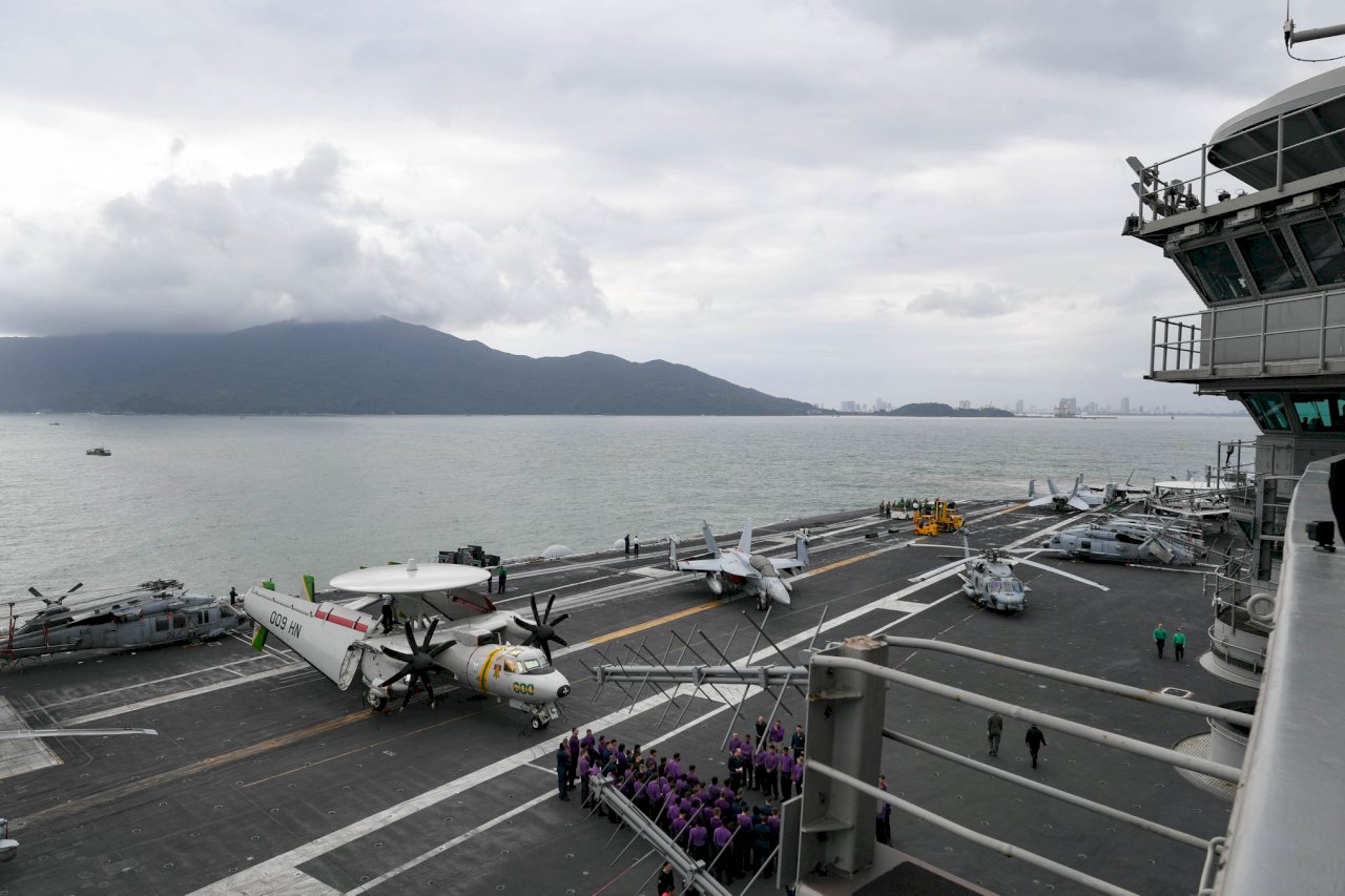 越戰結束後第二次 美國航艦造訪越南