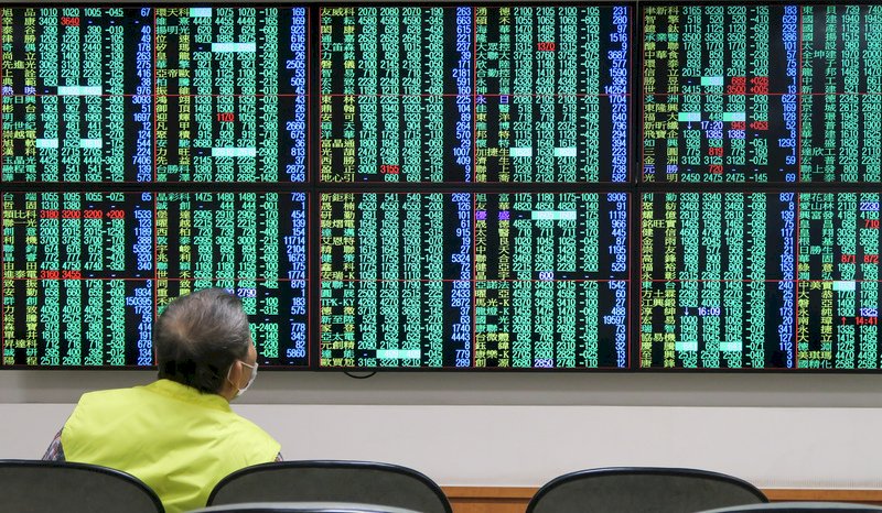 美聯準會突襲式降息又失靈 台股失萬點新台幣相對有撐
