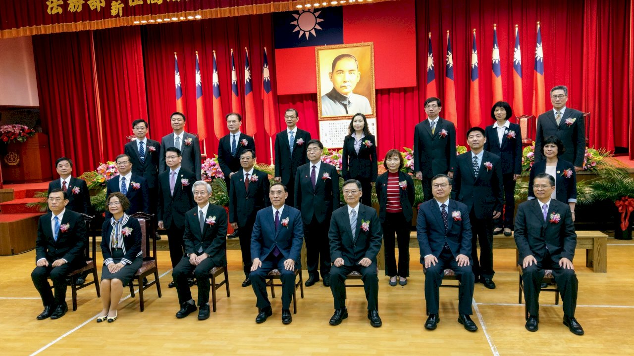 17名新任檢察長就職 蔡清祥盼主動解決社會紛爭