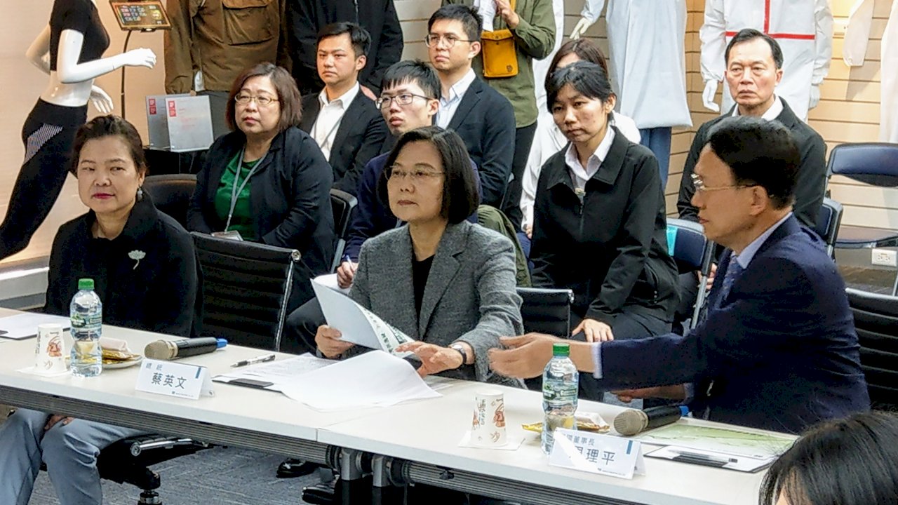 防護、隔離衣國家隊成形 總統：公家機關、醫院及國軍將全用國產(影音)