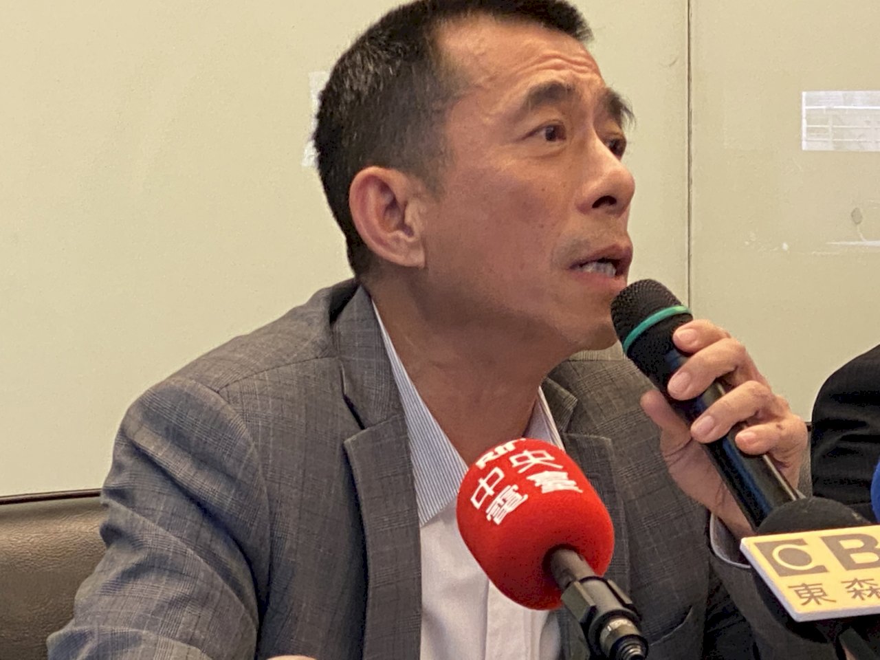 台灣旅行團182人受困海外 將先設法轉至他國再返台
