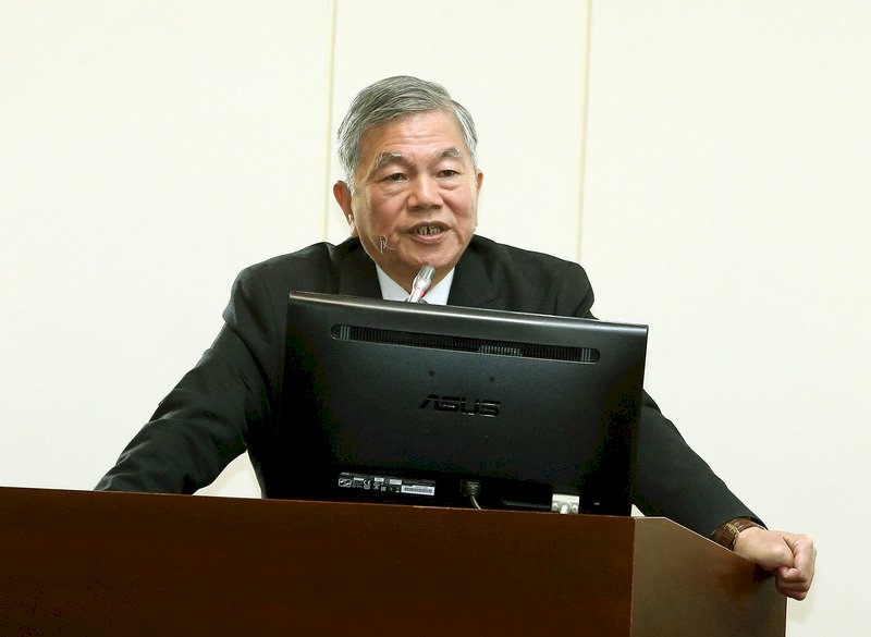 口罩產能本週上看1500萬片 經長：要再衝高須考慮N95口罩需求