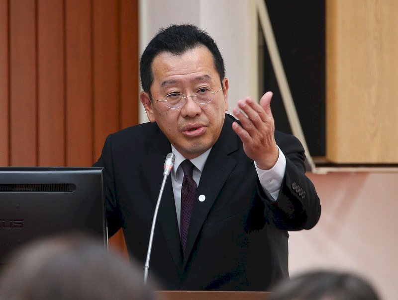顧立雄赴國軍聯合作戰指揮中心 慰勉官兵辛勞