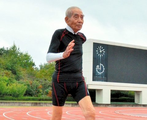 東奧聖火暫存日本福島 人瑞跑者難掩延期失望