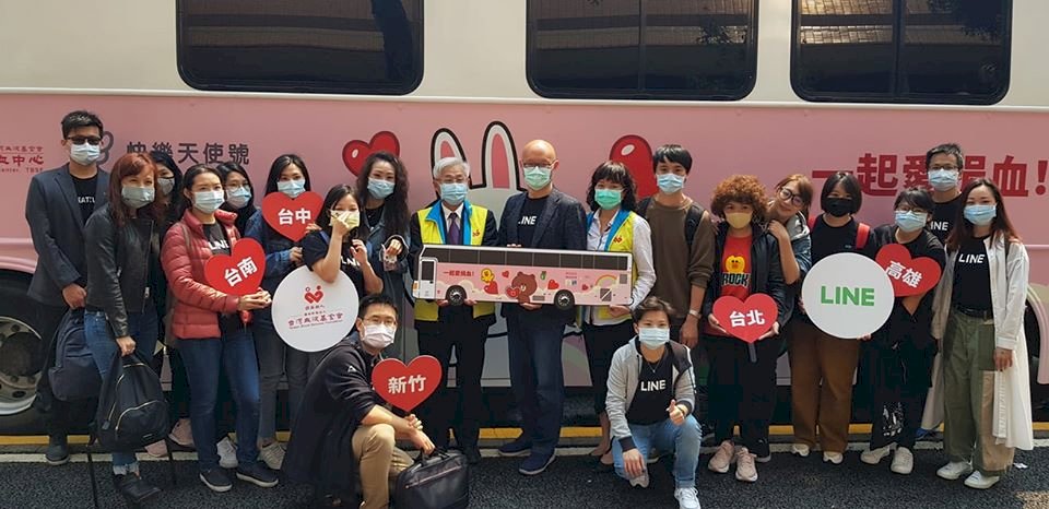 武漢肺炎衝擊／血液存量吃緊 LINE FRIENDS主題捐血車在台上路