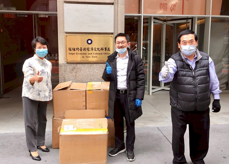紐約疫情嚴峻 僑界捐2萬片口罩給留學生
