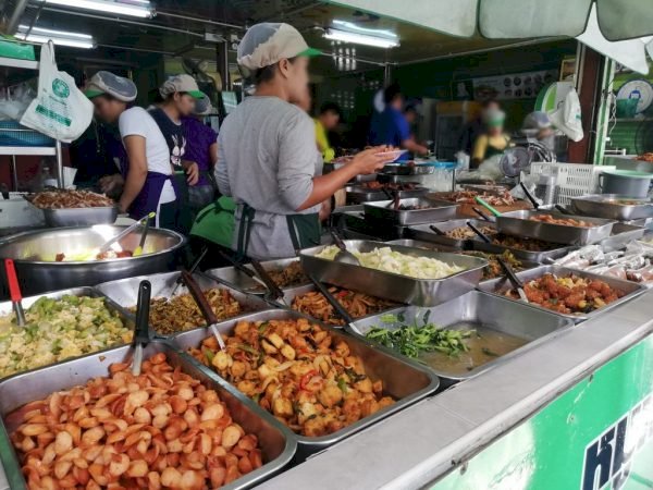 泰國人挺醫護也顧同鄉 燒肉店送醫院上千便當