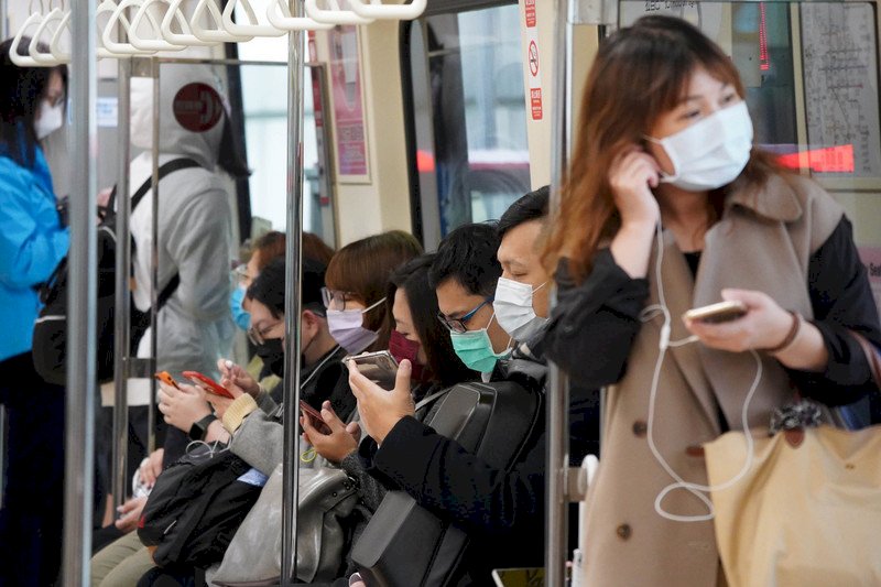 新冠、流感齊發 疾管署建議參加造勢、返鄉投票戴口罩