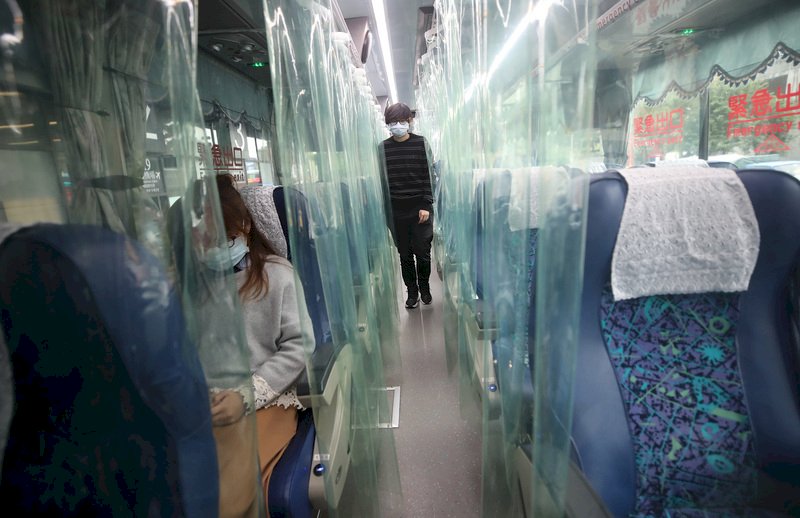 武漢肺炎衝擊／汽車客運航空業2月薪資驟減 3月恐更慘