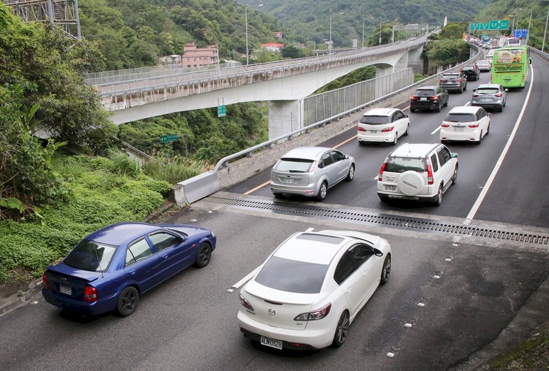 五一連假首日 部分國道一早湧現車潮