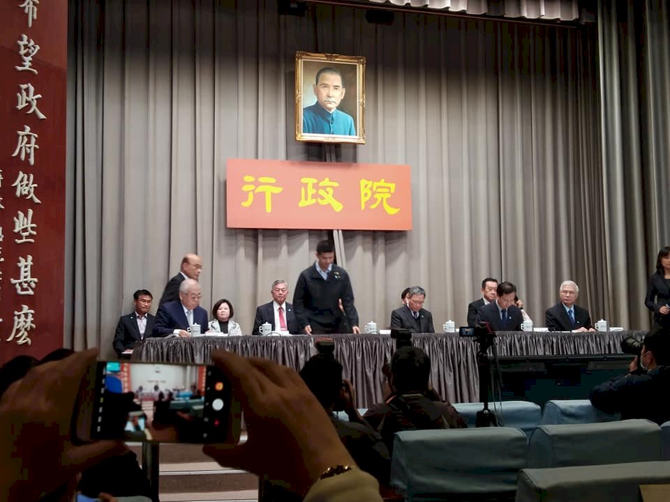 行政院會防疫升級 蘇揆：六都市長下週起可視訊參與