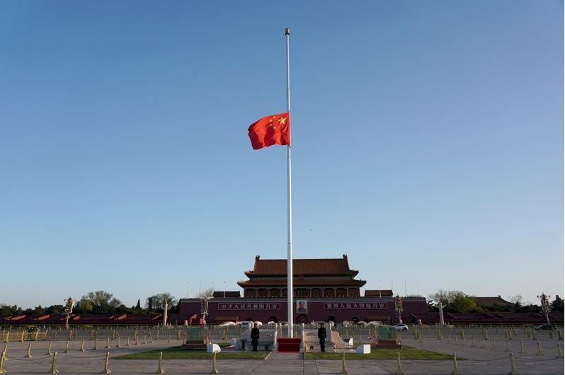 悼念因疫情犧牲者 中國今降半旗全國默哀並停止娛樂活動