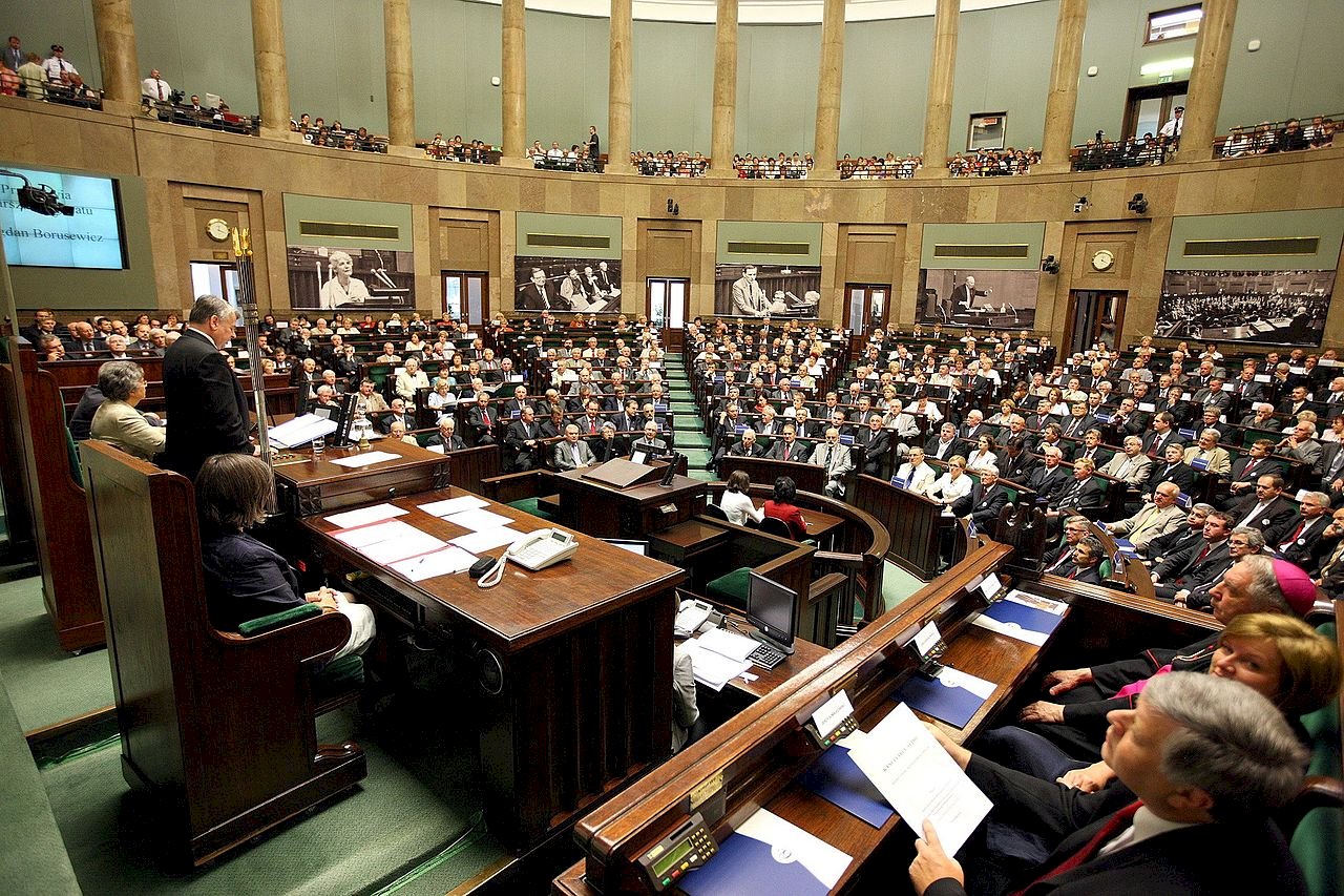 波蘭通過爭議性媒體法 新聞自由恐遭衝擊