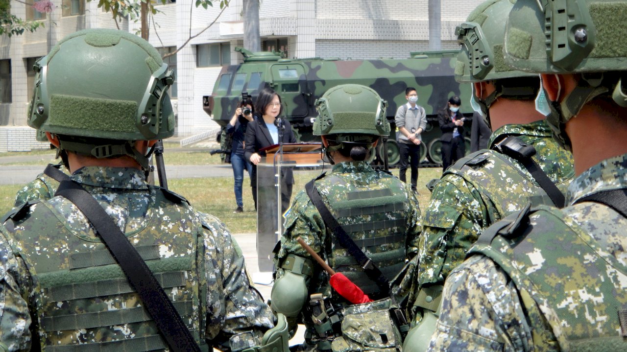 總統：國軍投入防疫工作 戰訓本務亦無絲毫鬆懈