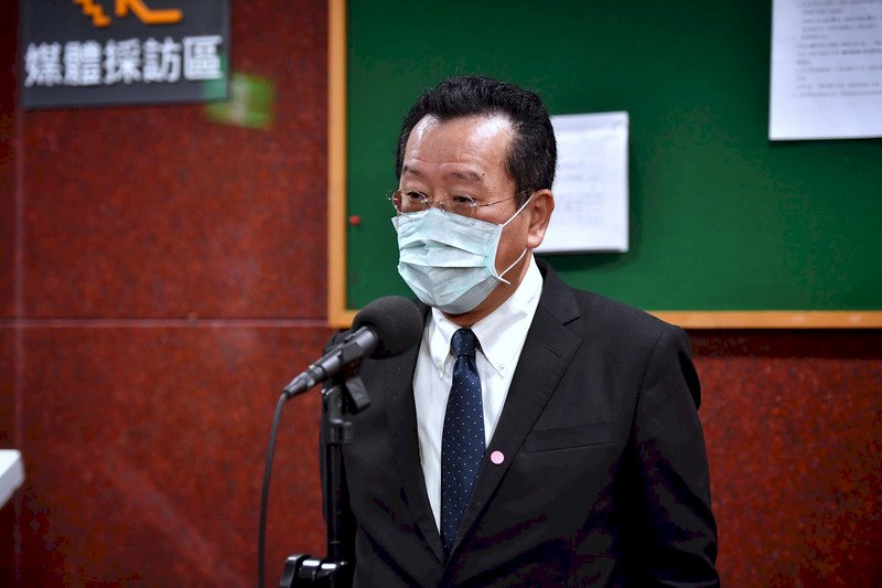 顧立雄：會參考郵局做法 是否沒戴口罩就不能進銀行