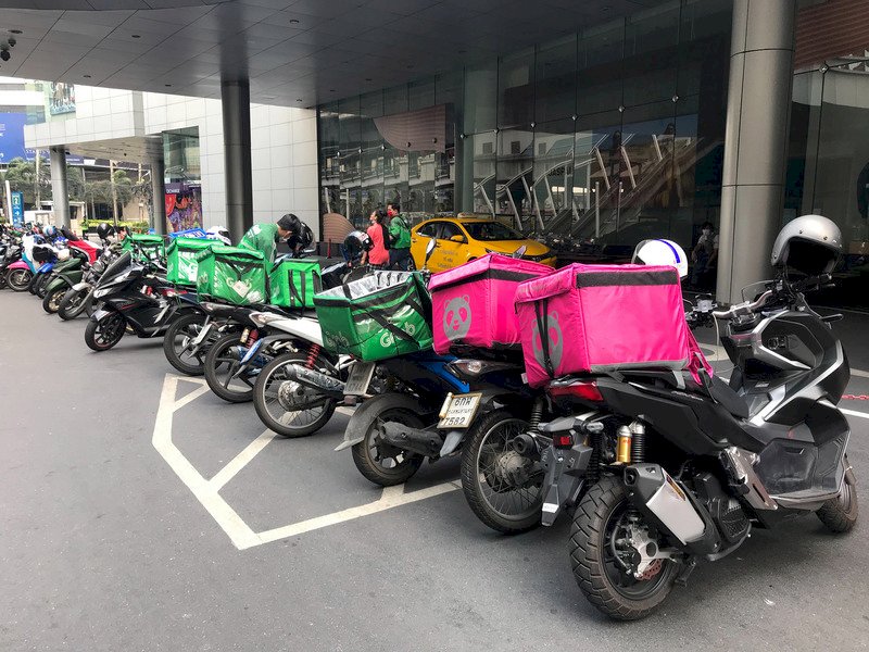 泰國疫情趨緩 餐廳雜貨店公園等場所將可開放