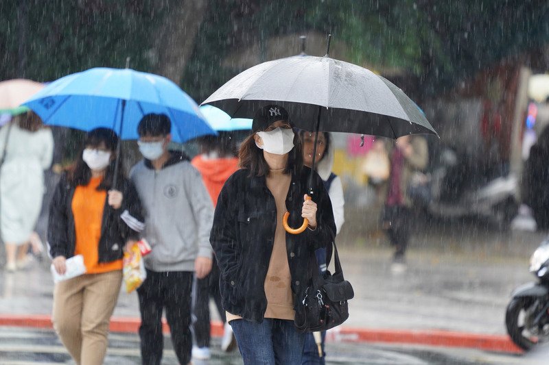 梅雨鋒面到 明起全台防劇烈降雨