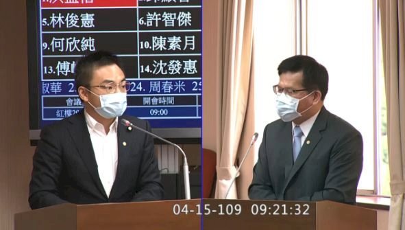 防疫優先、統獨放兩邊 華航改名爭議提案撤回