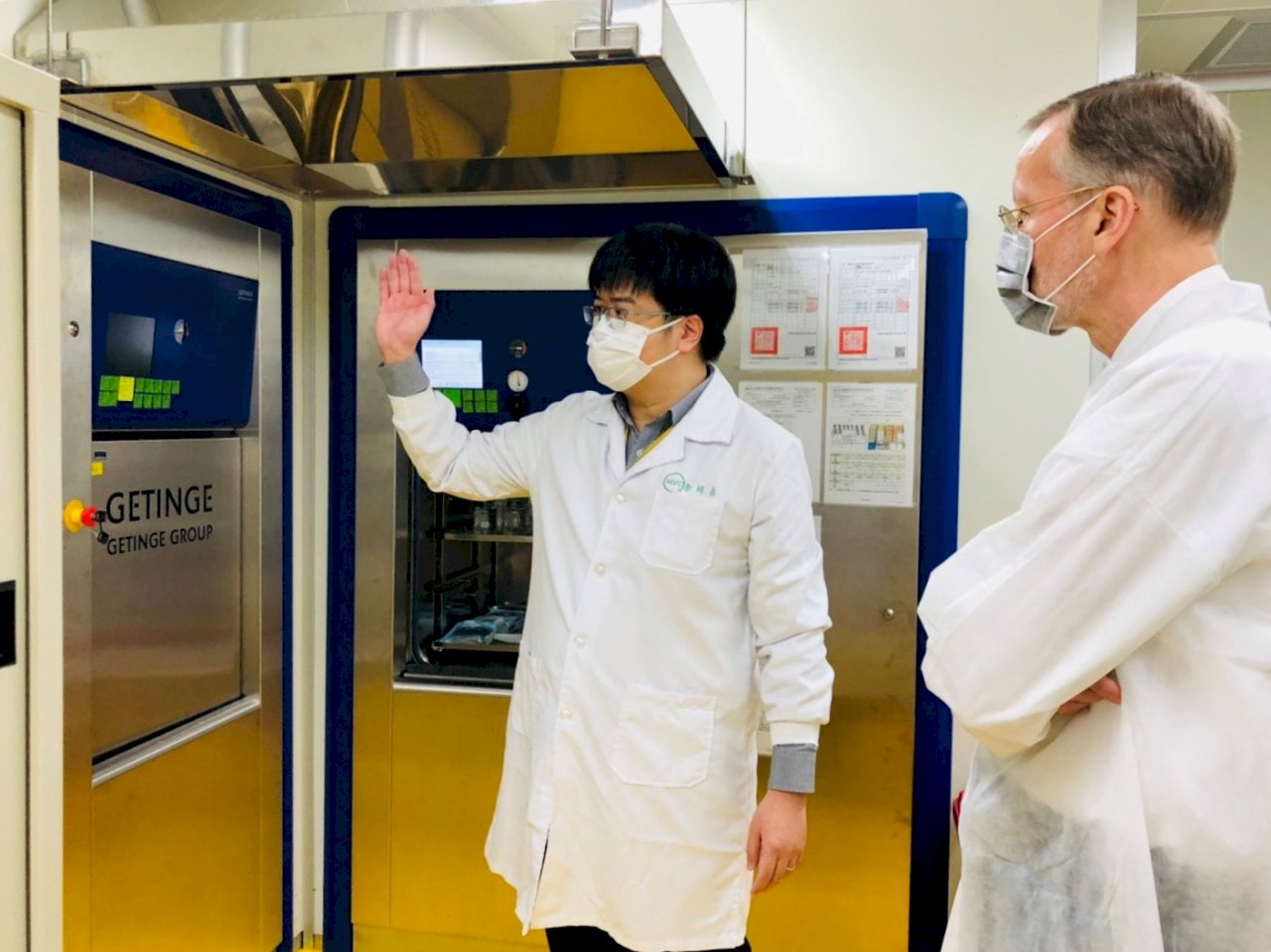 酈英傑訪高端疫苗國衛院 驕傲與台灣合作抗疫