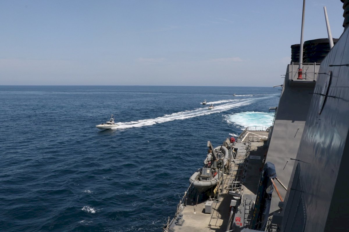 伊朗11船艇波灣駛近軍艦 美國防部控危險騷擾