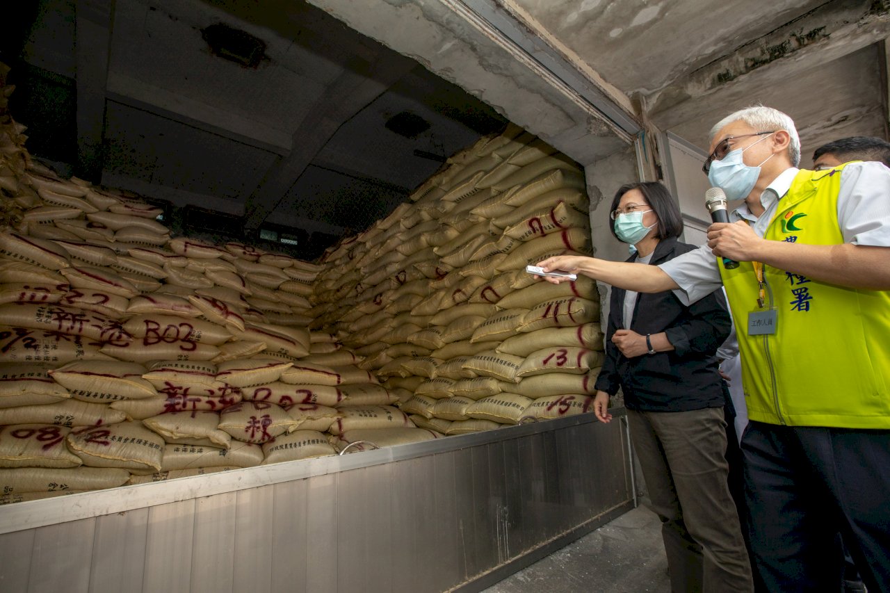 視察公糧整備 總統：糧食安全無虞 國人請放心
