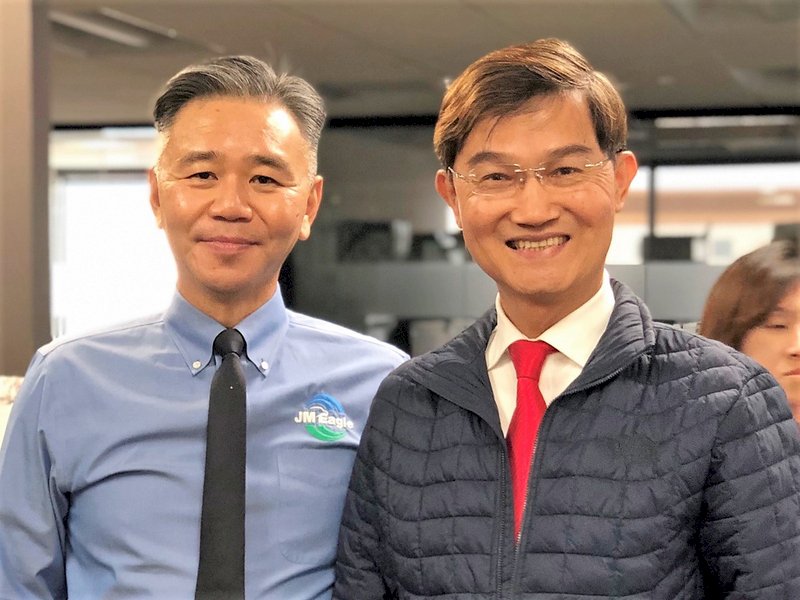 洛杉磯市長感謝移民 讚王文祥夫婦是天使