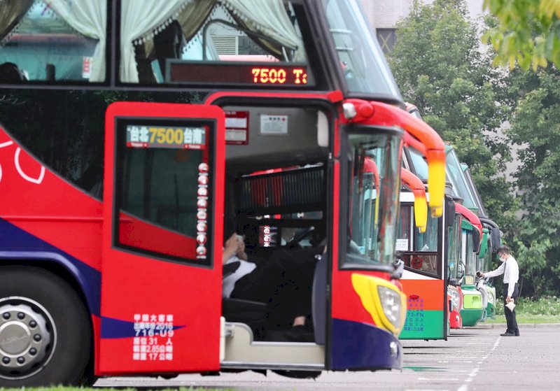 交通部紓困遊覽車計程車駕駛 已發出8.6億補助
