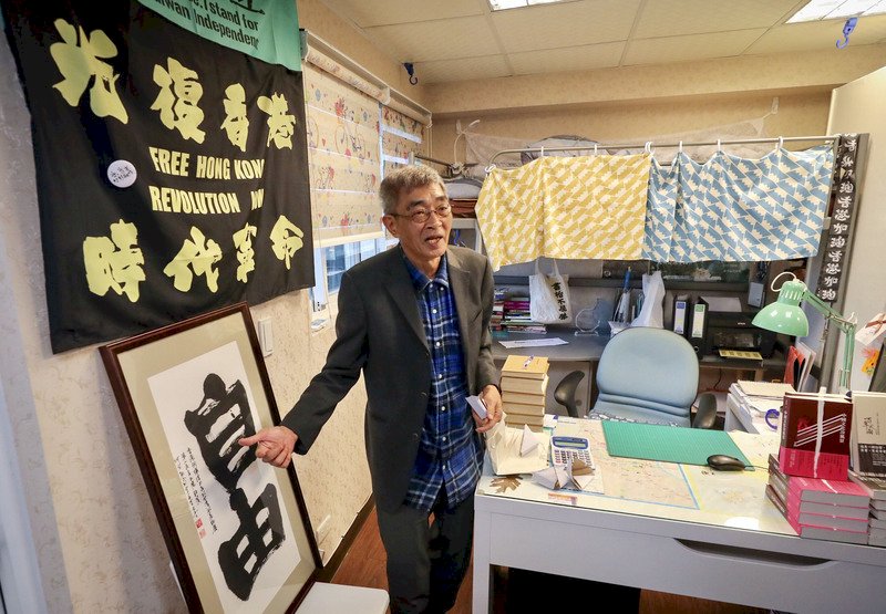 不死的流亡文學／不屈膝的書枱----賣書人與寫書人