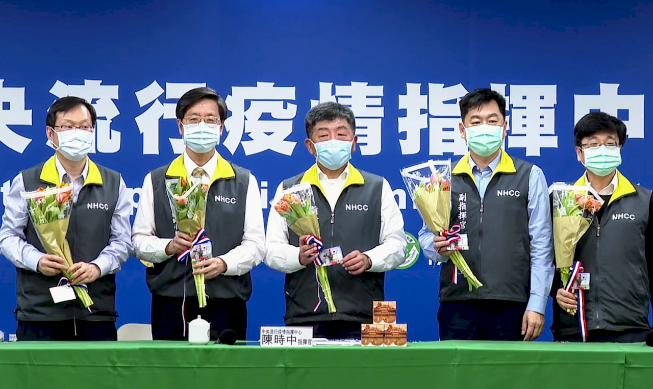 「防疫五月天」手持鬱金香 護台灣助世界行動展開 (影音)