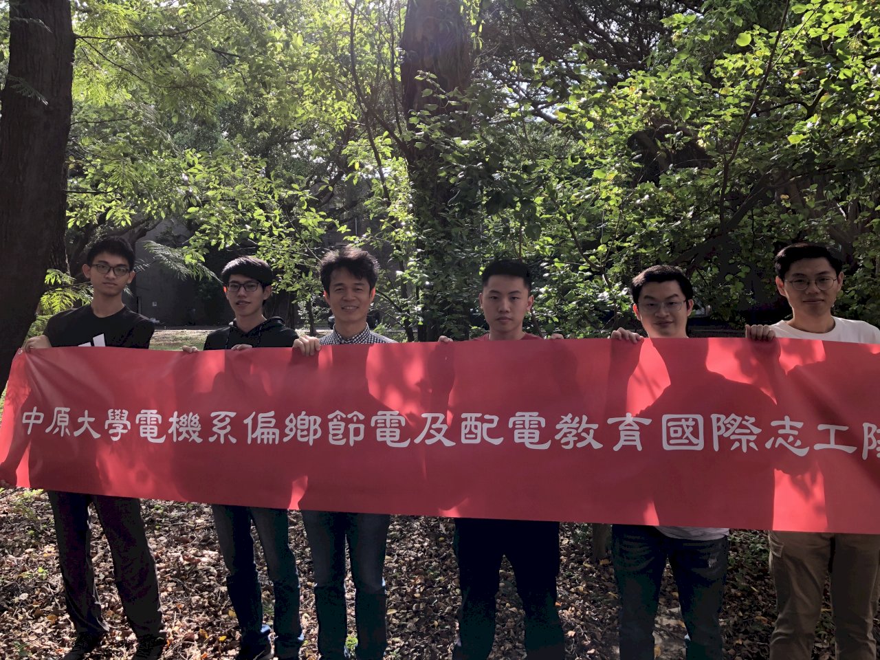 從小屁孩變男人 台生苦學8個月水電助柬國生脫貧