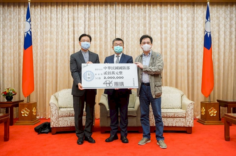 蔡其昌牽線486捐贈200萬加菜金 為海軍打氣