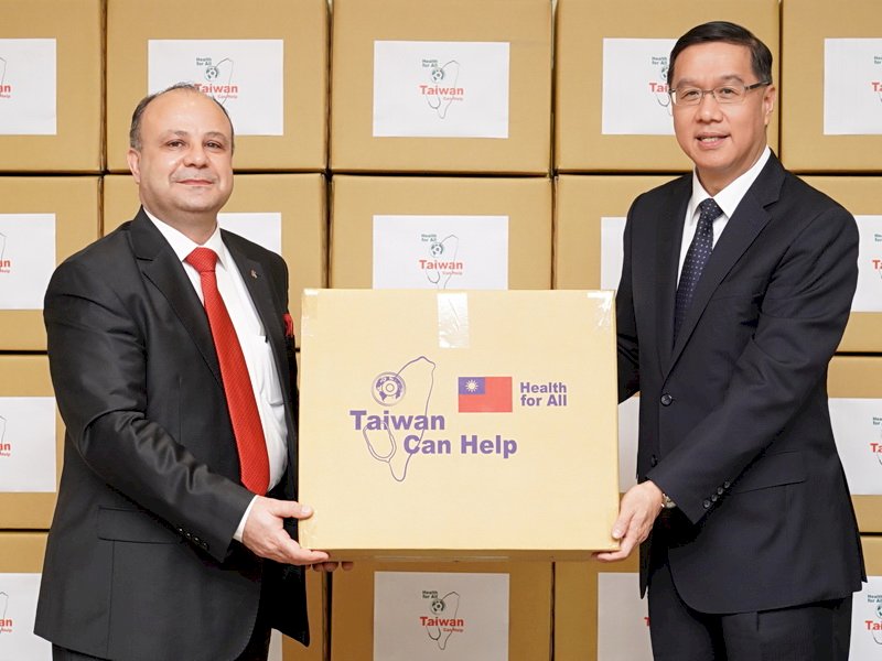 台灣正在幫忙 我贈約旦20萬片醫療口罩