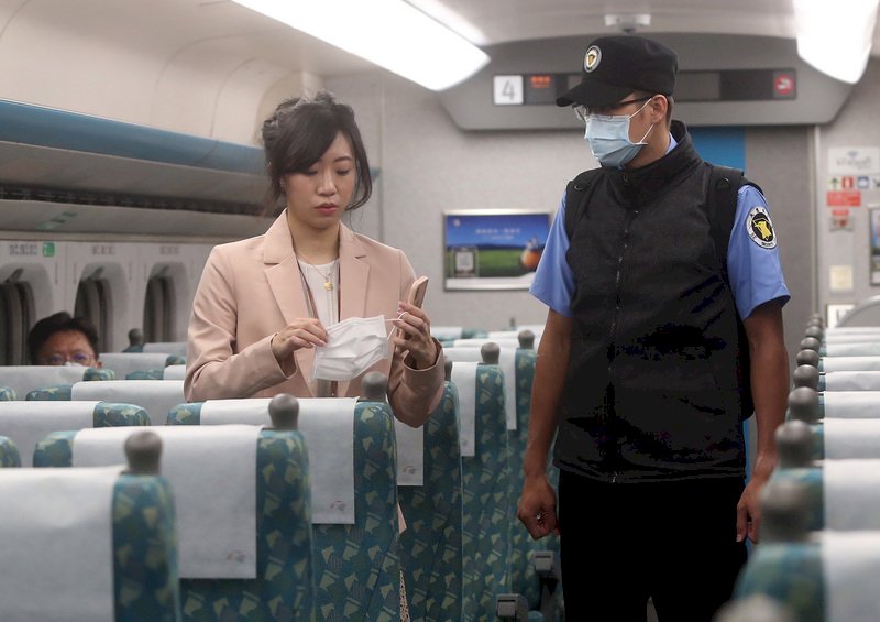 秋冬加強防疫  高鐵12月起進入車站強制戴口罩