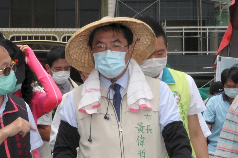 黃偉哲：不堅持戶外要戴口罩